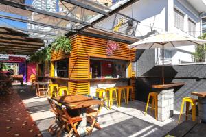 Ein Restaurant oder anderes Speiselokal in der Unterkunft Ô de Casa Hostel 