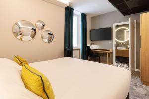 TV a/nebo společenská místnost v ubytování Best Western Plus Monopole Métropole