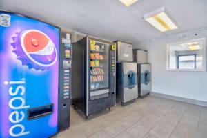 a row of vending machines in a room at Motel 6 Jonesboro in Jonesboro