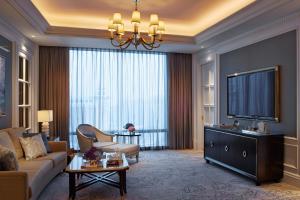 Televiisor ja/või meelelahutuskeskus majutusasutuses The Ritz-Carlton, Macau