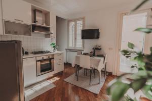 a kitchen with a table and chairs in a kitchen at [Centro] Casa con parcheggio in Ravenna