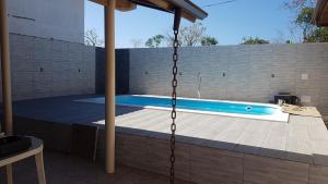 Swimmingpoolen hos eller tæt på casa amarela de maranduba 1