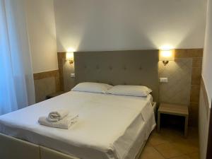 Postel nebo postele na pokoji v ubytování Hotel Alex Square