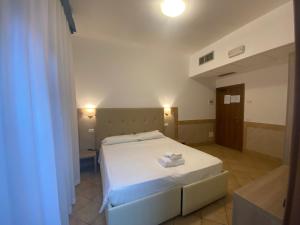 Postel nebo postele na pokoji v ubytování Hotel Alex Square