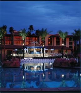 Bazén v ubytovaní Arizona Grand Resort alebo v jeho blízkosti