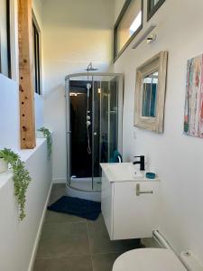 Koupelna v ubytování Loft avec jacuzzi et terrasse privés
