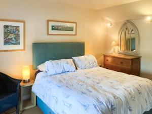 Postel nebo postele na pokoji v ubytování Hepzibah Cottage