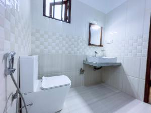 Un baño de Sayuru Villa