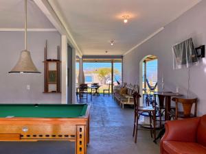 a living room with a pool table in it at Apt FRENTE MAR MEAIPE COMPLETO in Guarapari