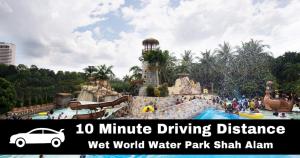 a water park at a theme park with a water slide at Smile Hotel Shah Alam Seksyen 9 in Shah Alam