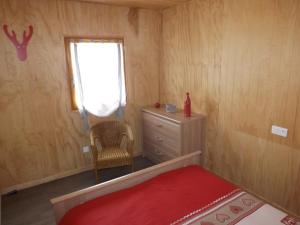 Cama ou camas em um quarto em Gîte Peyrusse, 3 pièces, 4 personnes - FR-1-742-334
