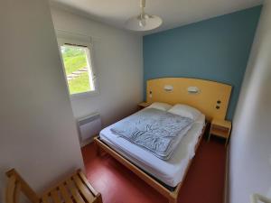 Postel nebo postele na pokoji v ubytování Gîte Paulhenc, 3 pièces, 4 personnes - FR-1-742-378