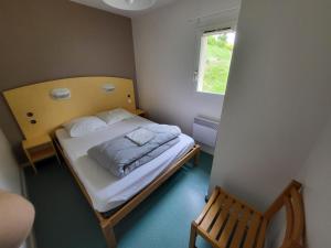 Postel nebo postele na pokoji v ubytování Gîte Paulhenc, 3 pièces, 4 personnes - FR-1-742-410
