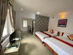 TV a/nebo společenská místnost v ubytování Đức Anh HoTel Vũng Tàu