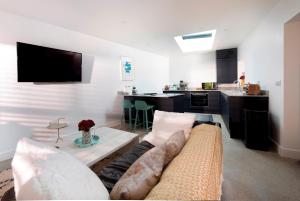 Dapur atau dapur kecil di Tropical Gardens 1 bed cottage Central Newlyn