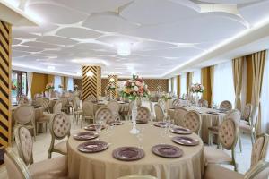 Restaurace v ubytování Complex Turistic Perla Trascaului