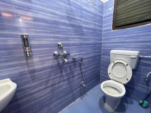 Bathroom sa Surya Niwesh 103