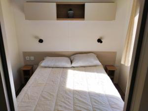 Afbeelding uit fotogalerij van Mobil-home VI 58 à Vias - La Carabasse - Camping Siblu avec piscine payante in Vias +11 foto's