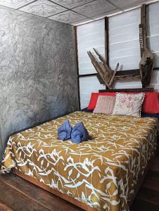 Postel nebo postele na pokoji v ubytování Ko Yao Noi Sabai Bungalows