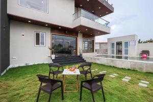 Κήπος έξω από το The Rose Gold by VEO - Part of StayVista