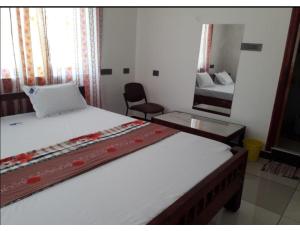 Katil atau katil-katil dalam bilik di R.K.Inn Guest House, Nonankuppam