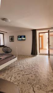 a bedroom with a bed and a television on the wall at Maison Annabelle in Ceniga