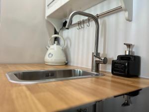 a kitchen counter with a sink and a toaster at White Coral in Klima