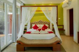 Postelja oz. postelje v sobi nastanitve Kuruva Island Resort And Spa - By KABINI BREEZE, Wayanad