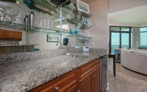 Kuchyň nebo kuchyňský kout v ubytování Phoenix West 807 condo