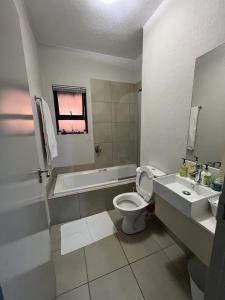 Koupelna v ubytování Big Dreams Luxury Suites + 9 fotografií