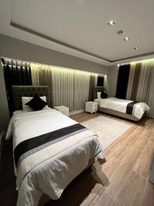 - une chambre d'hôtel avec 2 lits dans l'établissement MG HİLL RESİDENCE BUTİK OTEL, à Yeşilyurt