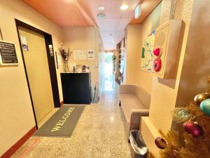 Fotografie z fotogalerie ubytování PetitHotel017全室ミニキッチン付きファミリルーム 飲食街中心 阿波踊り会館7分 文理 徳島大学 アスティとくしま車8分 v destinaci Tokušima