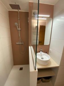Kylpyhuone majoituspaikassa L'Arbousier