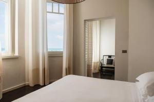 Кровать или кровати в номере Hotel Carducci 76