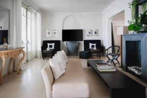 Телевизор и/или развлекательный центр в Hotel Carducci 76
