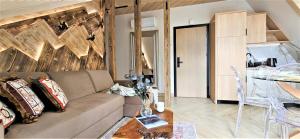 Kuchyň nebo kuchyňský kout v ubytování VIP APARTAMENTY Chałubińskiego APART