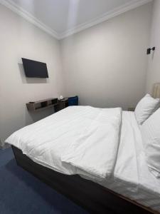 Premium 777 Yunusabad tesisinde bir odada yatak veya yataklar