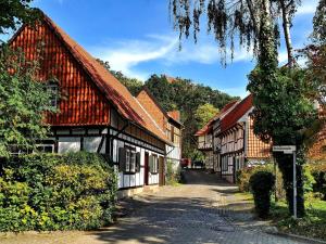 a street in a village with at Das kleine Haus in Hornburg
