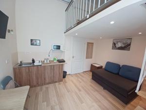 Kuchyň nebo kuchyňský kout v ubytování Loft House Budapest