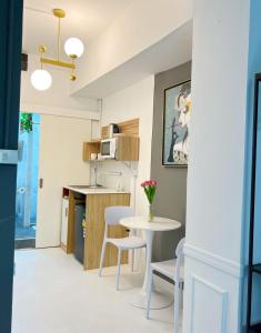 a kitchen with a table and chairs in a room at Cozy chic Silom townhouse studio 2-4 in Bangkok