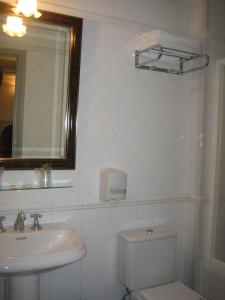 Kúpeľňa v ubytovaní Hostal Canovas