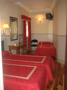 Posteľ alebo postele v izbe v ubytovaní Hostal Canovas