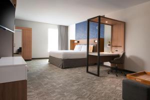 Postel nebo postele na pokoji v ubytování SpringHill Suites by Marriott Dallas Rockwall