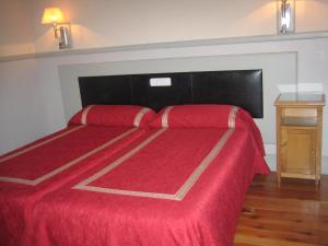 Posteľ alebo postele v izbe v ubytovaní Hostal Canovas