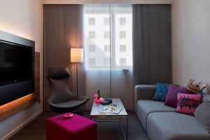 Posezení v ubytování MOXY Vienna Airport