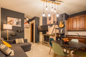a living room with a couch and a table and a kitchen at Il Borgo degli Artisti in Montoro Inferiore