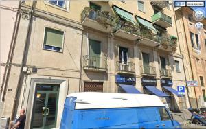 a blue and white van parked in front of a building at Stella Marina - voglia di vacanza e di relax in Genova