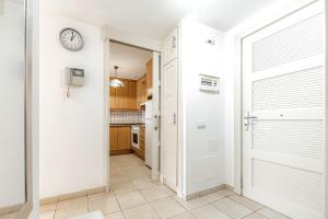 A kitchen or kitchenette at Cozy Holiday Home 1 Bed 2 Bath Balcon Los Gigantes