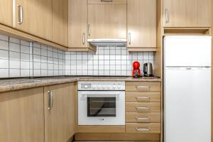 A kitchen or kitchenette at Cozy Holiday Home 1 Bed 2 Bath Balcon Los Gigantes
