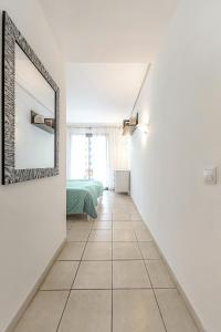 A bed or beds in a room at Cozy Holiday Home 1 Bed 2 Bath Balcon Los Gigantes